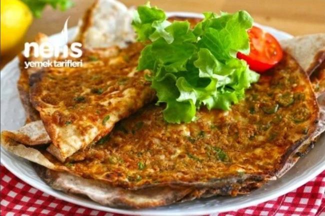 Lahmacun (serving)