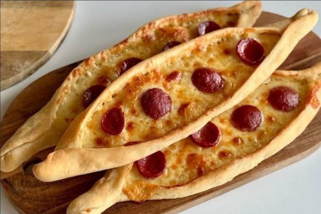 Pide with Kaşar and Sucuk